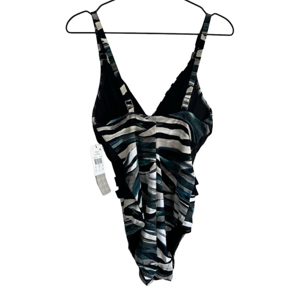 Amoressa by Miraclesuit Yukon Tigress One Piece 10 Swimsuit - Picture 6 of 9